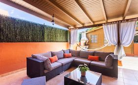 Home2Book Fantastic 160M2 Terrace Flat & Bbq